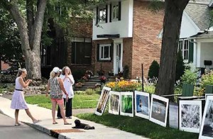 Art lovers - both the two-legged and four-legged variety - braved the heat to peruse Jim Lamont's spectacular photography on Belgrave Road during the Art Tour. Photo Supplied