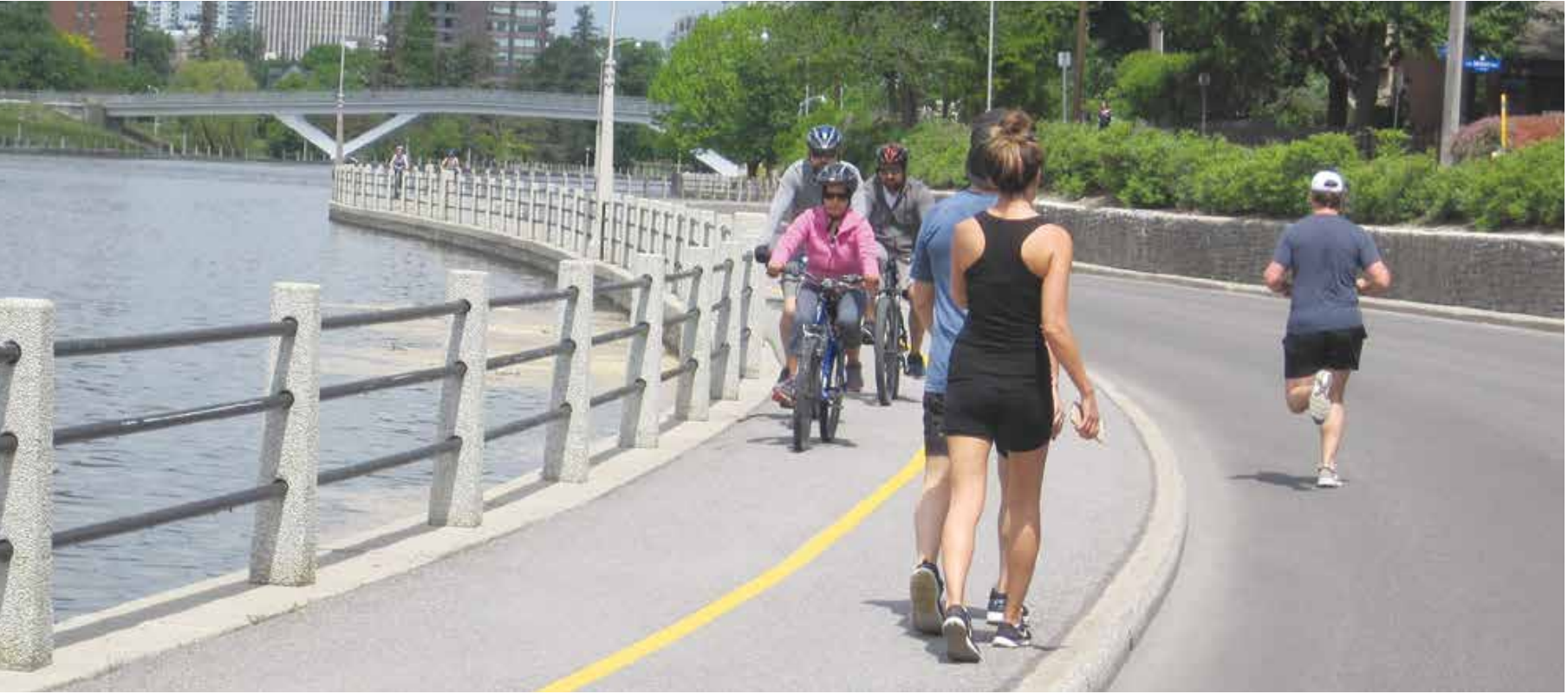 The Old Ottawa East Community Association believes that rather than closing Colonel By Drive to motorists, active transportation should be encouraged by widening the pathway and adding bike lanes to the roadway.  Photo by John Dance